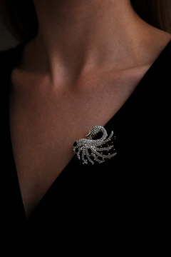 Stříbrná brož LABUŤ černá